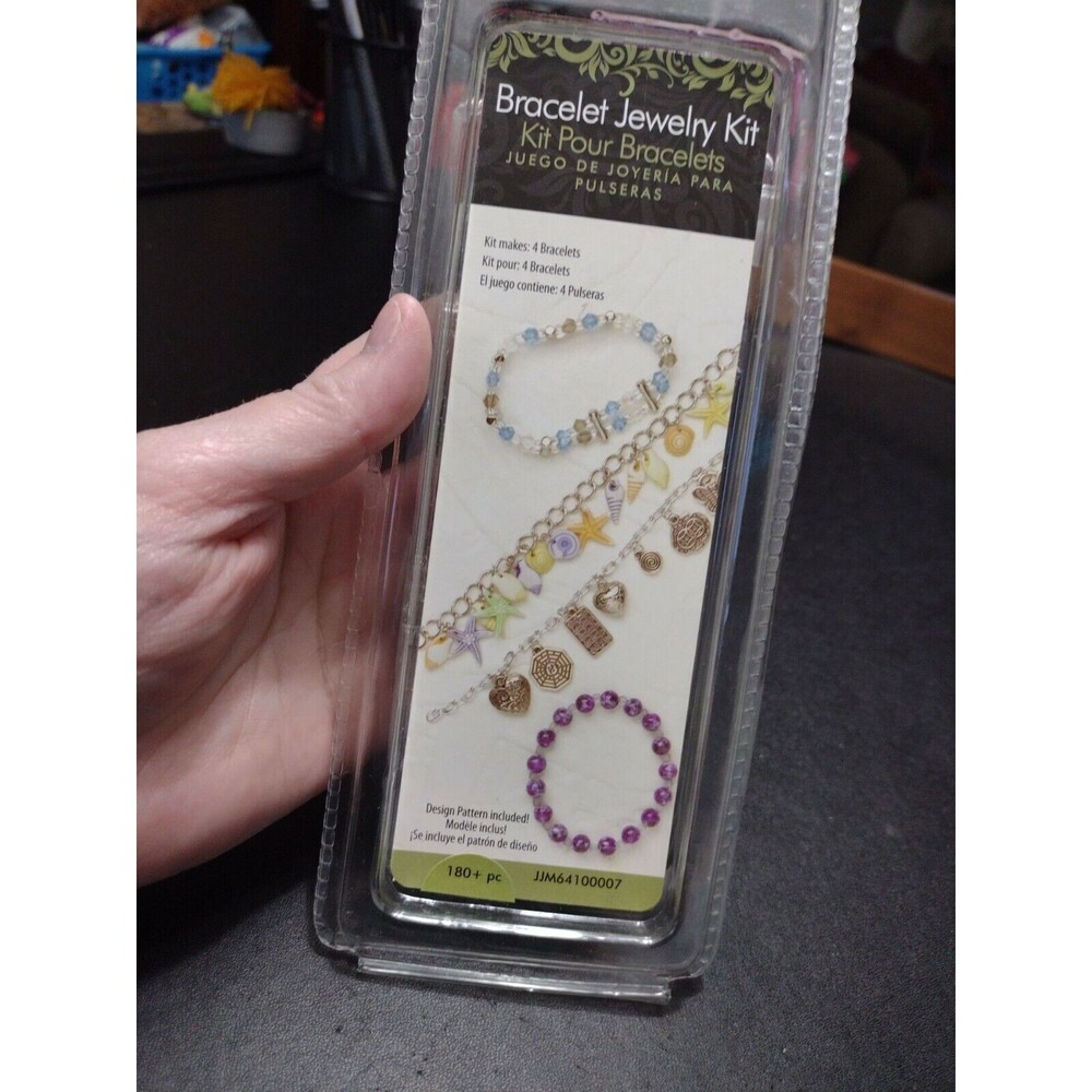 Bracelet making kit